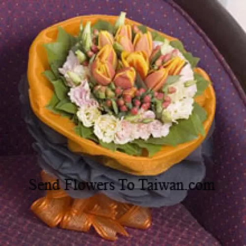Bouquet de tulipes de couleur foncée