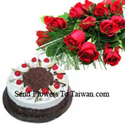 Bouquet de 12 roses rouges avec 1 kg de gâteau Forêt-Noire